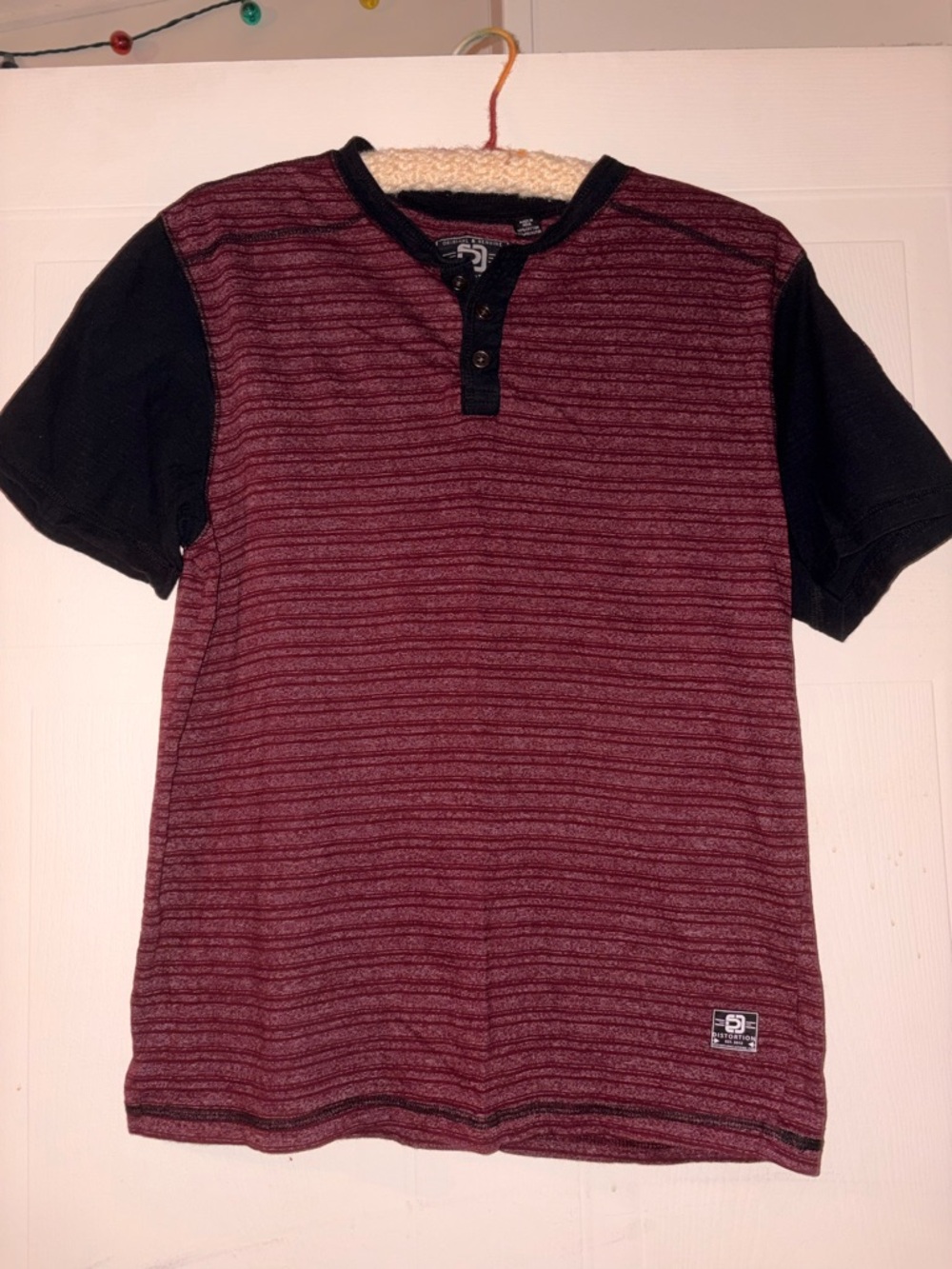 Retro Henley Short Sleeve Shirt in Burgundy and Black